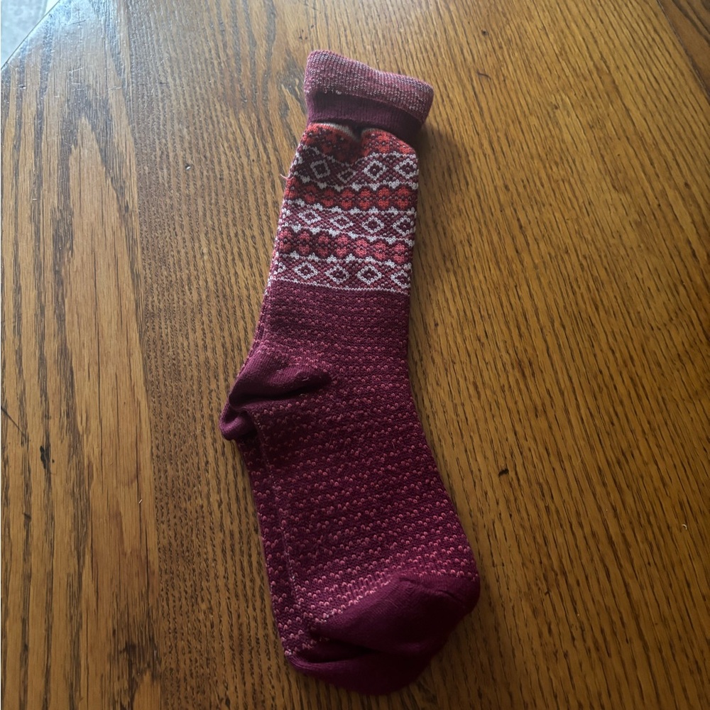 NWOT Old Navy Burgundy Patterned Socks